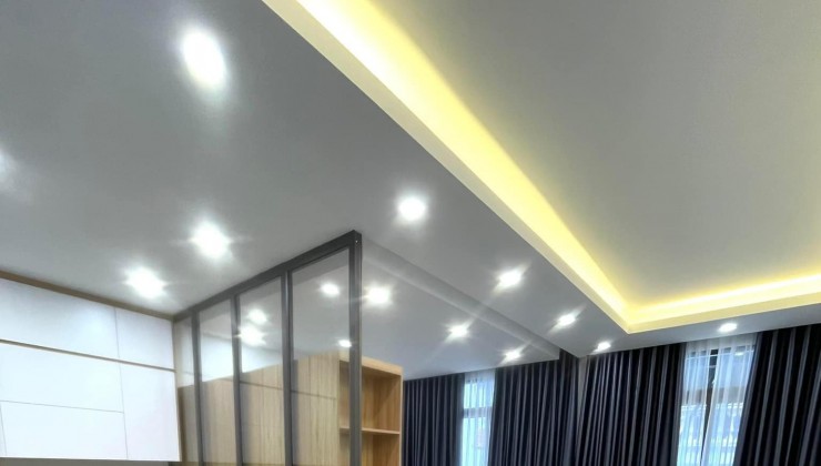 Bán gấp nhà Hoàng Quốc Việt, ngõ siêu rộng ô tô tránh, nhà 4 tầng giá chỉ 10.8 tỷ